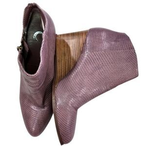 🐢 Journee Collection Glam Vegan Snake Skin Side Zip Boots.  Size 11.